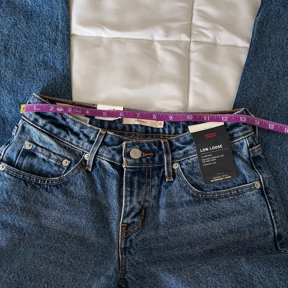 NWT Levi's premium low loose jeans, 100 percent cotton, 25x32 - Picture 4 of 9